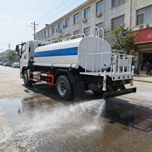 Camión Cisterna de Agua de 8 Toneladas con Distancia entre Ejes de 3900 mm, 4x2, con Cañón de Alta Presión para Incendios Forestales - Product Image 5
