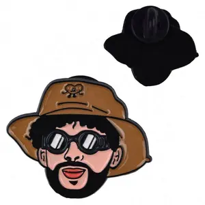 Vente en gros de broches de créateur Épinglette en émail doux personnalisée avec badge Bad bunny en stock Épingles de broche