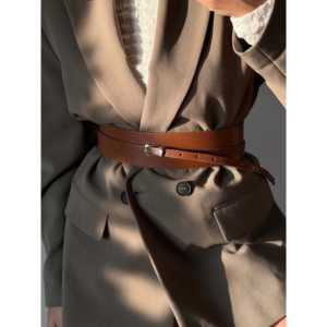 Ceinture longue en cuir avec boucle à ardillon en cuivre, style formel pour femmes et hommes - Product Image 3