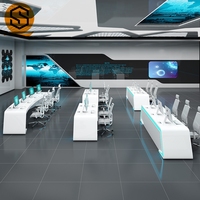 Bureau de diffusion de studio à domicile spacieux et futuriste ergonomique, table d'ordinateur, centre de contrôle