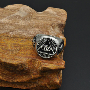 Anillo de Acero Inoxidable con Diseño de Ojo Triangular Iluminado - Product Image 6