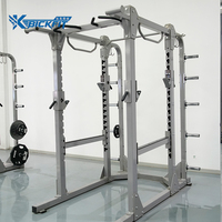 Station multifonction pour la musculation en salle de sport : Demi-rack à squats, Machine à squats à levier, Power Cage, Rack à squats complet