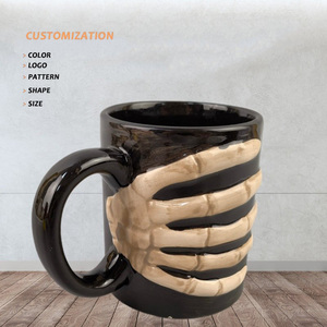 Personalizado Halloween 3D Relieve Dibujo a mano Huesos <span class=keywords><strong>de</strong></span> dedo Esqueleto divertido Mano 3D Taza <span class=keywords><strong>de</strong></span> café <span class=keywords><strong>de</strong></span> <span class=keywords><strong>cerámica</strong></span> <span class=keywords><strong>para</strong></span> regalo <span class=keywords><strong>de</strong></span> chico - Product Image 1