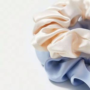 Élastique à cheveux en soie 100% anti-emmêlement, personnalisable avec logo, pour femmes, style scrunchie tendance, OEM - Product Image 3