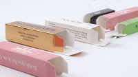 Coffret Cadeau Holographique de Gloss à Lèvres Personnalisé – Kit Cosmétique en Carton avec Embossage, Étiquette Privée, Emballage Recyclable