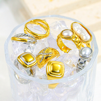 JUSNOVA - Aretes de Perlas de Imitación de Plástico con Baño de Oro de 18K y Circonita, Aretes de Acero Inoxidable a la Moda para Mujer