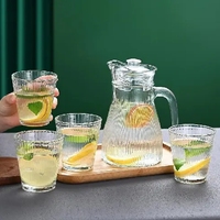 Ensemble de Boissons Côtes en Gros Élégante Carafe et Quatre Verres Bouilloire à Eau Froide de Qualité Alimentaire Théière en Verre Style Américain