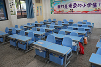 Ensemble bureau et chaise réglables modernes pour la pause déjeuner à la maison ou à l'école, idéal pour l'apprentissage en classe, le sommeil et l'étude des étudiants