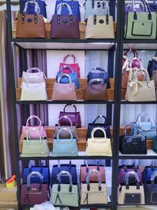 Lote de Bolsos de Cuero Usados de Alta Calidad para Mujer, Marca Nueva 2025, Bolsos de Diseñador de Segunda Mano, Tamaños Variados, Bolsos Escolares para Todas las Temporadas - Product Image 3