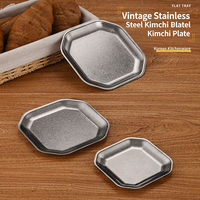 Assiette carrée vintage en acier inoxydable vieilli, style industriel, pour accompagnements et desserts, idéale pour les restaurants et les fêtes foraines.