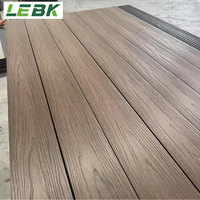 Easy Click Park Courtyard Walnut Oak Co-Extrusion WPC Decking Revêtement de sol extérieur en PE à grain de bois recouvert d'eau pour terrasse de jardin