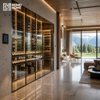 Meuble à vin sur mesure pour petit appartement, intégré à la salle à manger, avec comptoir de bar