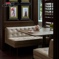 Ensemble de table et chaises de bistrot commercial en bois, style moderne et luxueux, pour hôtel, café, restaurant, projet sur mesure J2S