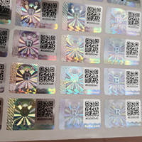 Impression personnalisée de code QR/numéro de série, autocollant holographique 3D anti-contrefaçon à usage unique sur feuille en rouleau