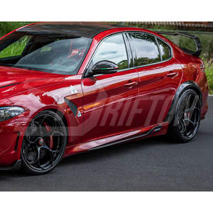 Faldones laterales de fibra de carbono seca estilo GTAM para Alfa Romeo Giulia Quadrifoglio 2016-2023 - Product Image 5