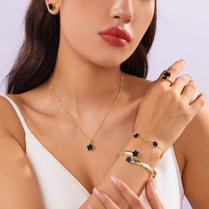 En gros, Ensemble de bijoux fantaisie en alliage motif Fleur porte-bonheur et Trèfle à cinq feuilles, comprenant Collier, <span class=keywords><strong>Bracelet</strong></span>, Boucles <span class=keywords><strong>d</strong></span>'oreilles, Bague et Jonc - Product Image 3