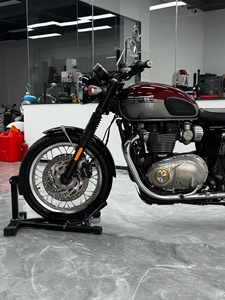 Moto d'occasion de marque rétro modèle T120 gris et rouge, 10300 km, année 2021, marque Enjoy, design emblématique - Product Image 6
