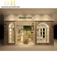 Vitrine de présentation cosmétique tendance personnalisée avec éclairage LED, présentoir pour parfums, pour la présentation de soins de la peau, aménagement intérieur de boutique de maquillage