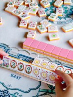 Coffret de Mahjong américain Pink Secret Garden, 160 tuiles, en acrylique 3 couches, motif floral botanique, cadeau de fêtes, prêt à être expédié, OEM