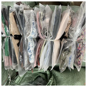 Camiseta de algodón de marca para mujer, de manga corta, cuello redondo, color liso, ajustada, estilos variados, ropa usada al por mayor. - Product Image 1