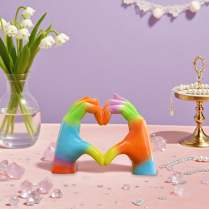 Faible quantité minimale de commande résine arc-en-ciel main Sculpture amour doigt coeur mains Statue cadeau commémoratif pour les familles amis - Product Image 4