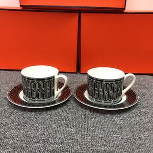 Nuovo Prodotto: Set da Caffè di Lusso in Ceramica Nordica Bianco e Nero con 2 Tazze, Set da Salotto, Tazze da Tè e Piattini in Porcellana - Product Image 2