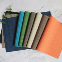 Vente en gros de sets de table de Noël verts sets de table lavables en vinyle PVC pour tapis de table à manger sets de table tissés résistants à la chaleur
