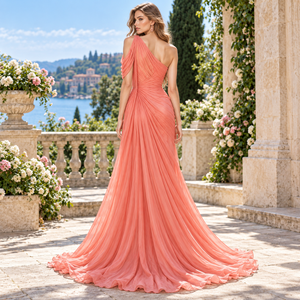 Robe élégante en mousseline de soie à une épaule, longueur ras du sol, avec fente haute et ourlet asymétrique, idéale pour les soirées estivales - Product Image 2