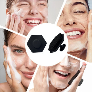 Brosse nettoyante portable en silicone Vanshe pour barbe, pour hommes et femmes, nettoyage en profondeur, exfoliant doux, noir, pour le visage et la maison - Product Image 5