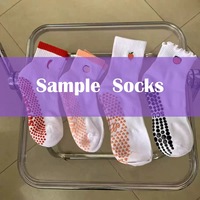 Chaussettes de Pilates à cinq doigts avec logo personnalisé, à bretelles croisées, antidérapantes, en coton, pour femmes, pour la danse et le fitness