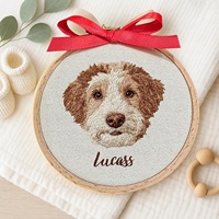 Decoración de pared para el Día de la Madre: Aro de arte bordado de algodón hecho a mano con diseño de perro y amapola, temática de amor, forma redonda botánica, decoración para el hogar.