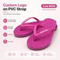 Tongs personnalisées avec logo en PVC et semelle en PE, chaussures de massage antidérapantes, sandales de plage, vente en gros, faible MOQ, OEM, ODM, sandales d'été