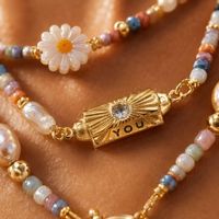 Collier SongYi Daisy Love Bohème en Acier Inoxydable avec Pendentif Coquillage et Perle d'Eau Douce Baroque, Chaîne à Perles Cœur Pêche