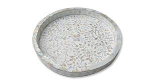Plateau de service rond en bois au design floral moderne avec incrustation d'os pour mariages et Diwali avec poignées et meilleurs prix - Product Image 3