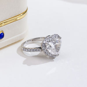 Bague et pendentif de luxe pour femme en diamant synthétique de laboratoire taille cœur certifié IGI, en platine PT950, modèle MSR-2049 - Product Image 2