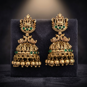 Boucles d'oreilles Jhumki en laiton plaqué or mat, motif lune antique, pour grossistes de bijoux fantaisie en Inde, modèle 231394, idéales pour les anniversaires - Product Image 1