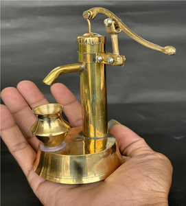 ที่ปั๊มมือทองเหลืองขนาดเล็กแบบดั้งเดิมของเล่นโชว์พีชโลหะขัดเงาโบราณสำหรับเด็กเล่นและตกแต่งบ้านแนววินเทจ - Product Image 5