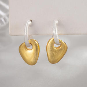 Pendientes tipo huggies de plata de ley 925 con circonitas cúbicas y engaste de púas, regalos para mujer, aretes de oro de 14k, pendientes de oro de ley 18 quilates. - Product Image 1