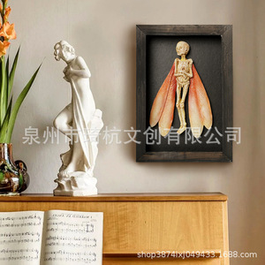 Marco de Fotos con Diseño de Cadáver Alado y Mumificado, Decoración de Halloween, Marco Rectangular de Madera Sólida Personalizado para Interiores - Product Image 3