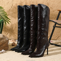 Bottes élégantes noires et bordeaux pour femme, hauteur genou, sexy, à bout pointu, talon aiguille, en cuir texturé, personnalisables OEM