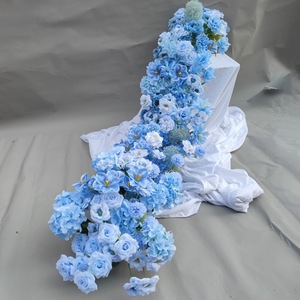 Chemin de table en fleurs de soie bleu gypsophile pour la décoration de salle de réception de mariage - Product Image 1