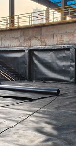Geomembrana de HDPE de 1.5mm y 2mm: <span class=keywords><strong>Precio</strong></span> para Prevención de Humedad en Talleres, Vertederos y Estanques de Residuos - Product Image 6