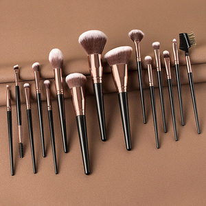 15 piezas <span class=keywords><strong>de</strong></span> lujo <span class=keywords><strong>de</strong></span> gran tamaño negro oro pelo sintético <span class=keywords><strong>maquillaje</strong></span> cepillo conjunto logotipo personalizado cepillos mango mejillas afeitado gratis - Product Image 1