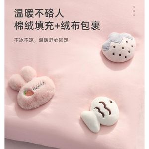 Clip de couette en peluche en forme de pomme anti-traction pour literie enfant - Product Image 1