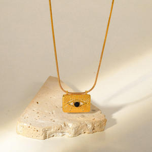 Vershal VSB205 collana pendente in acciaio inossidabile placcato oro 18K alla moda con catena di serpente a forma di osso morbido occhio quadrato - Product Image 1