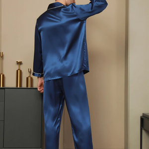 <span class=keywords><strong>Parejas</strong></span> Pijamas a juego Conjunto de pijamas de manga larga de seda <span class=keywords><strong>para</strong></span> hombre y mujer Vestido de camisola de satén Ropa de noche - Product Image 3