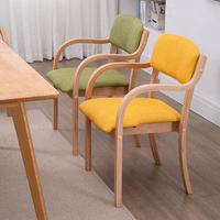 Chaises d'accoudoir de ferme modernes luxueuses chaises de salle à manger empilables en bois de tissu de Style nordique pour la vie de chambre à coucher de meubles de maison