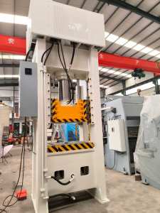 <span class=keywords><strong>Presse</strong></span> hydraulique NEWPOWER 200 tonnes, <span class=keywords><strong>presse</strong></span> hydraulique <span class=keywords><strong>à</strong></span> 4 colonnes avec commande PLC pour le formage industriel - Product Image 3