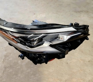 Venta caliente accesorios de coche faro delantero para Toyota <span class=keywords><strong>Sienna</strong></span> <span class=keywords><strong>2022</strong></span> versión alta - Product Image 3