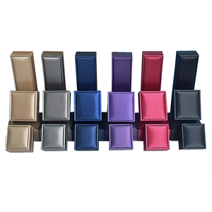 Rẻ hơn PU da bìa nhựa khung trang sức vòng bông tai vòng cổ mặt dây chuyền vòng đeo tay bao bì hộp Chứng Khoán đầy màu sắc bán buôn - Product Image 2